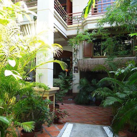 Alibi Guesthouse Phnom Penh Exterior foto