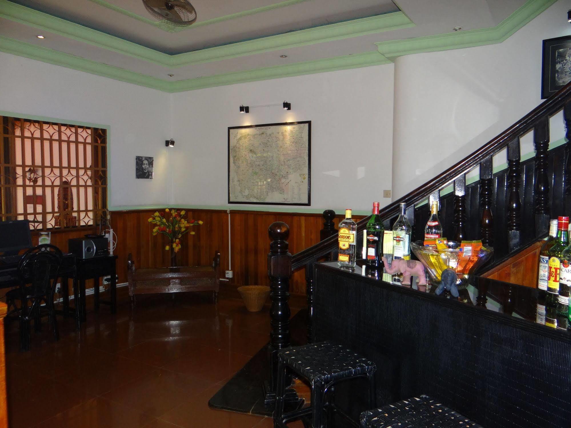 Alibi Guesthouse Phnom Penh Exterior foto